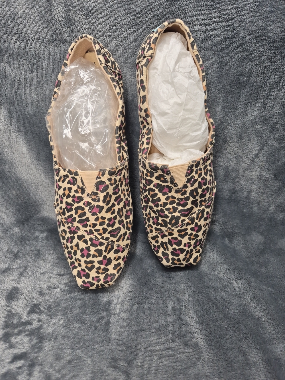 Toms Leopard Slip On Flats Women's Size 10 Pre-owned Good